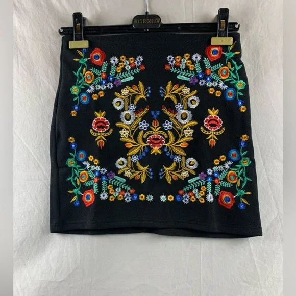 Boho Embroidered High-Rise Mini Skirt - Picture 6 of 6